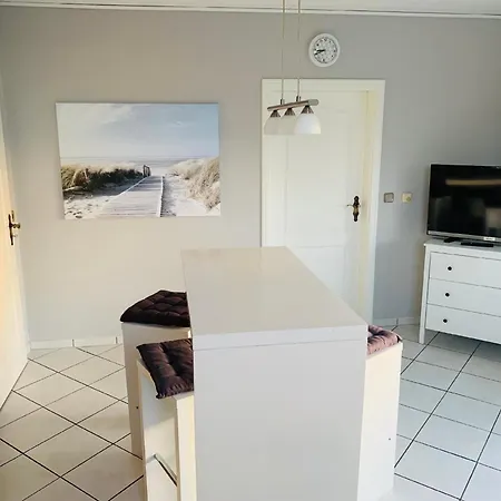 شقة Moderne Hundefreundliche Ferienwohnung Mit Balkon Und Blick Auf Den Nordseedeich Mit Wlan فريادريتشسكوغ