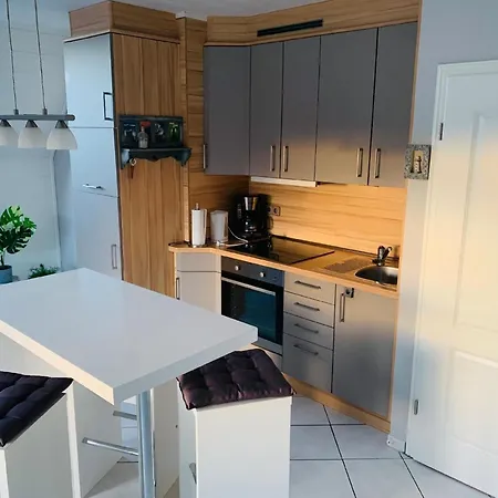 Moderne Hundefreundliche Ferienwohnung Mit Balkon Und Blick Auf Den Nordseedeich Mit Wlan