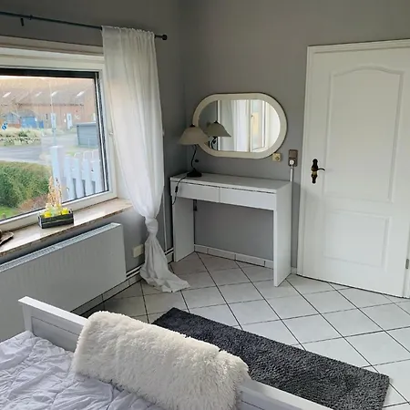 Moderne Hundefreundliche Ferienwohnung Mit Balkon Und Blick Auf Den Nordseedeich Mit Wlan فريادريتشسكوغ